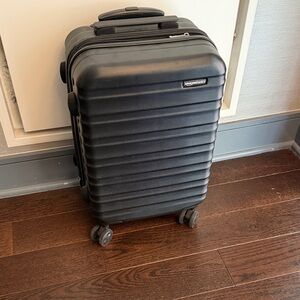 AmazonBasics Black Hardshell Spinner Luggage